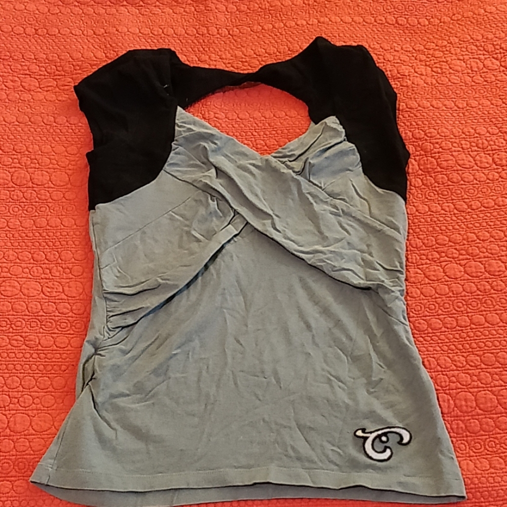 Southern threads like new condition. Size small